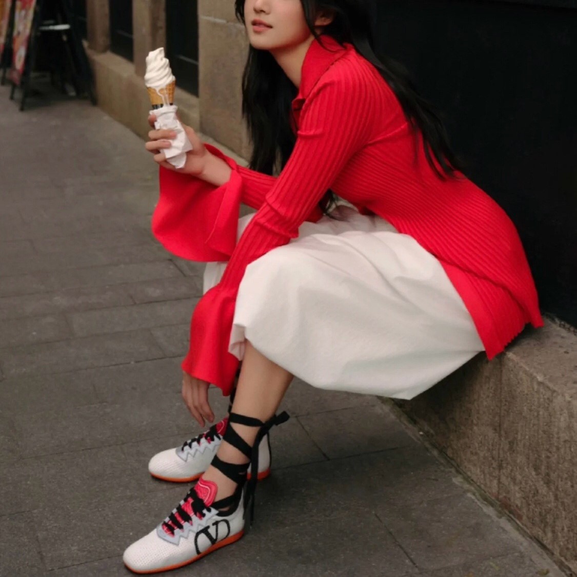발렌티노 크로마톤 펀칭 나파 스니커즈