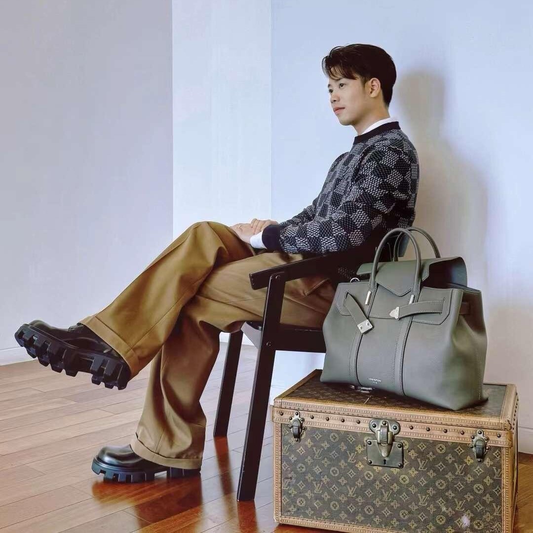 루이비통 다미에 울 크루넥
