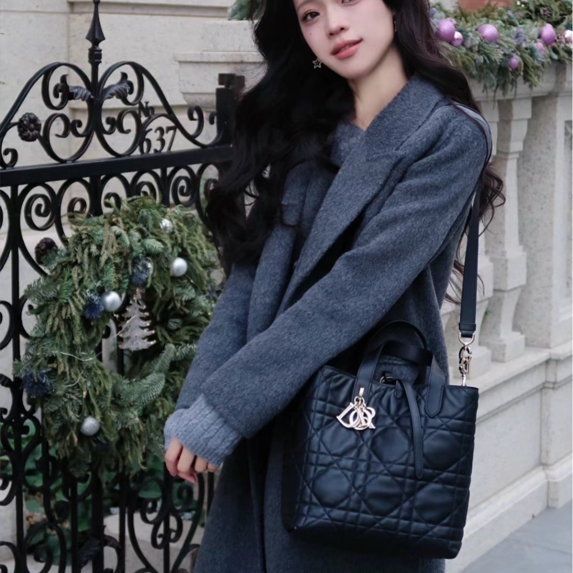 디올 Toujours 미디엄 버티컬 토트백
