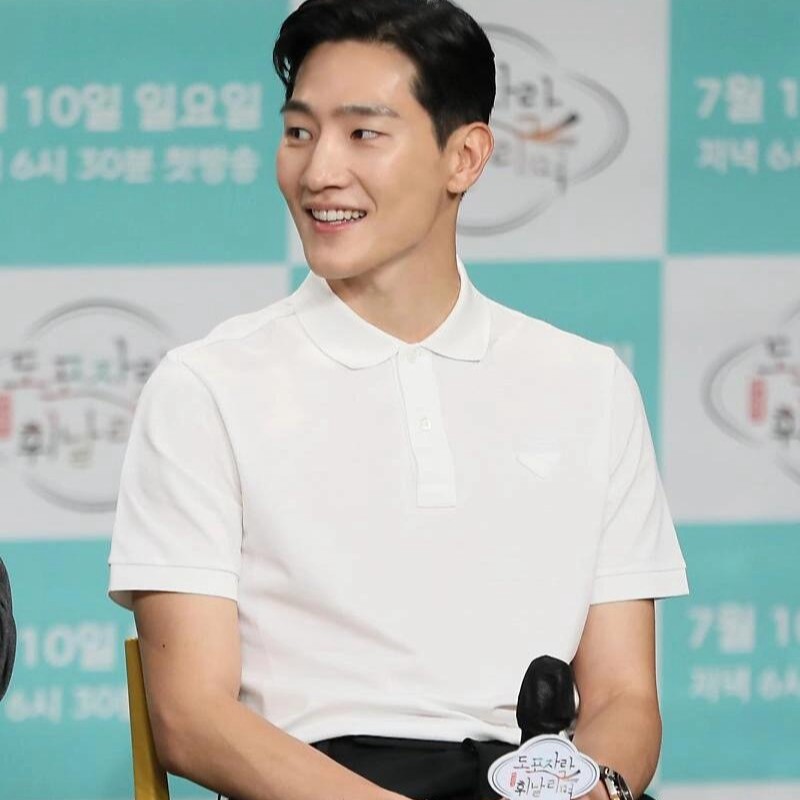 프라다 폴로 티셔츠