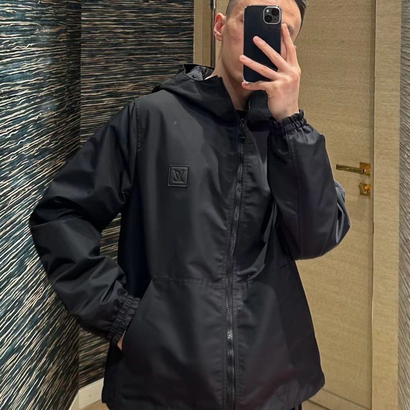 루이비통 자카드 리버서블 나일론 윈드브레이커