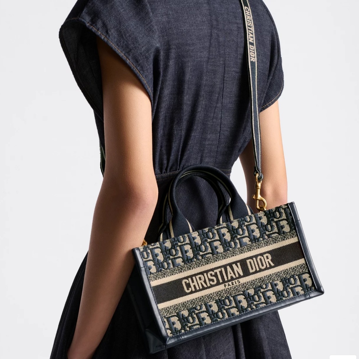 디올 Book Tote East-West 스트랩백