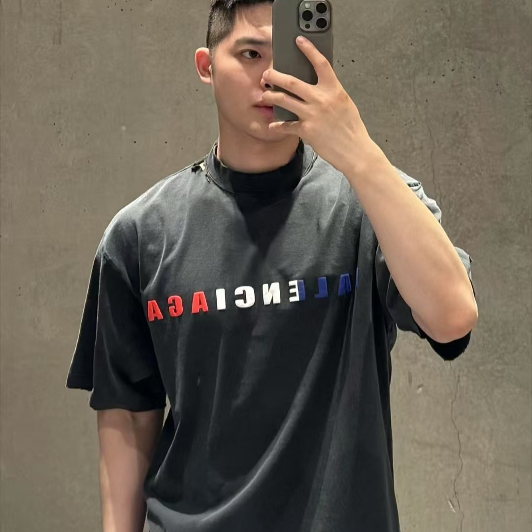 발렌시아가 인터내셔널 프랑스 미디엄 핏 티셔츠