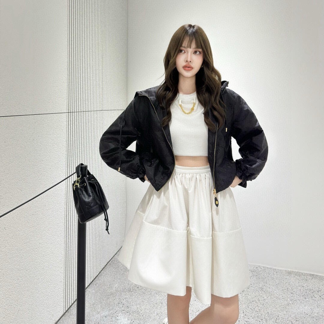 루이비통 크롭드 모노그램 윈드브레이커