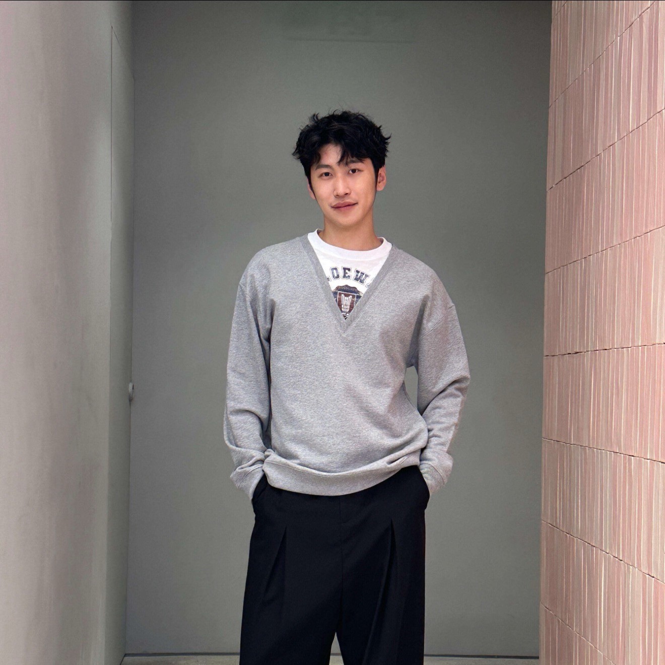 로에베 루즈 핏 티셔츠